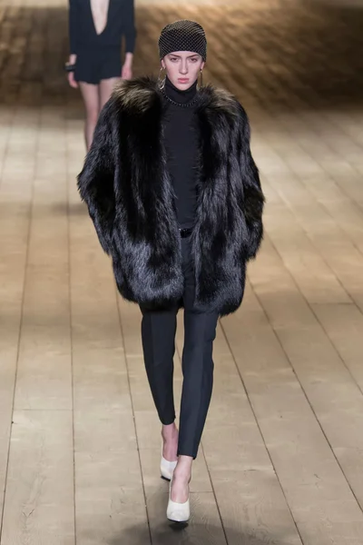 Look 12